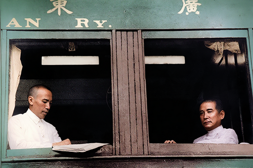 1923年4月20日國父督師北伐與參謀長蔣介石在廣州火車上留影.png